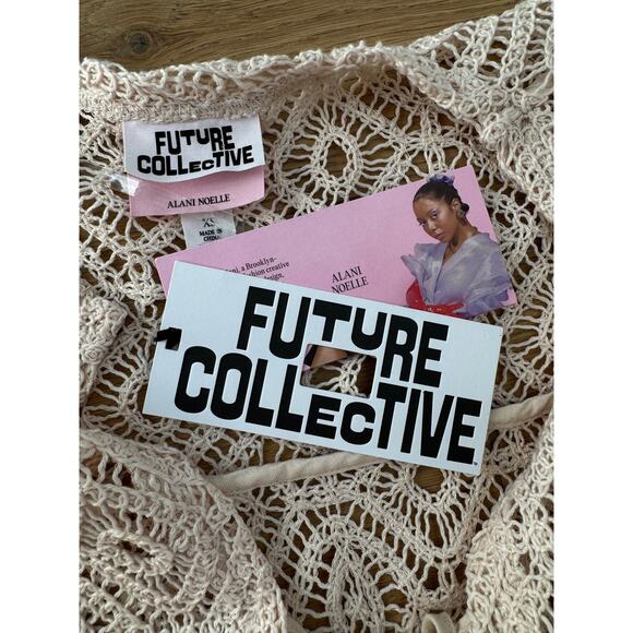 Future Collective Short Sleeve Tie Front Crochet Knit Cream Top Size XS NEW - Picture 5 of 9